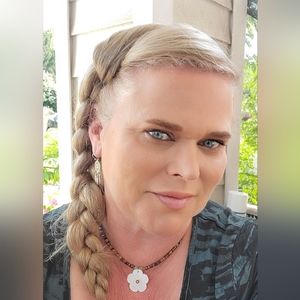 Meet your Posher, Posh